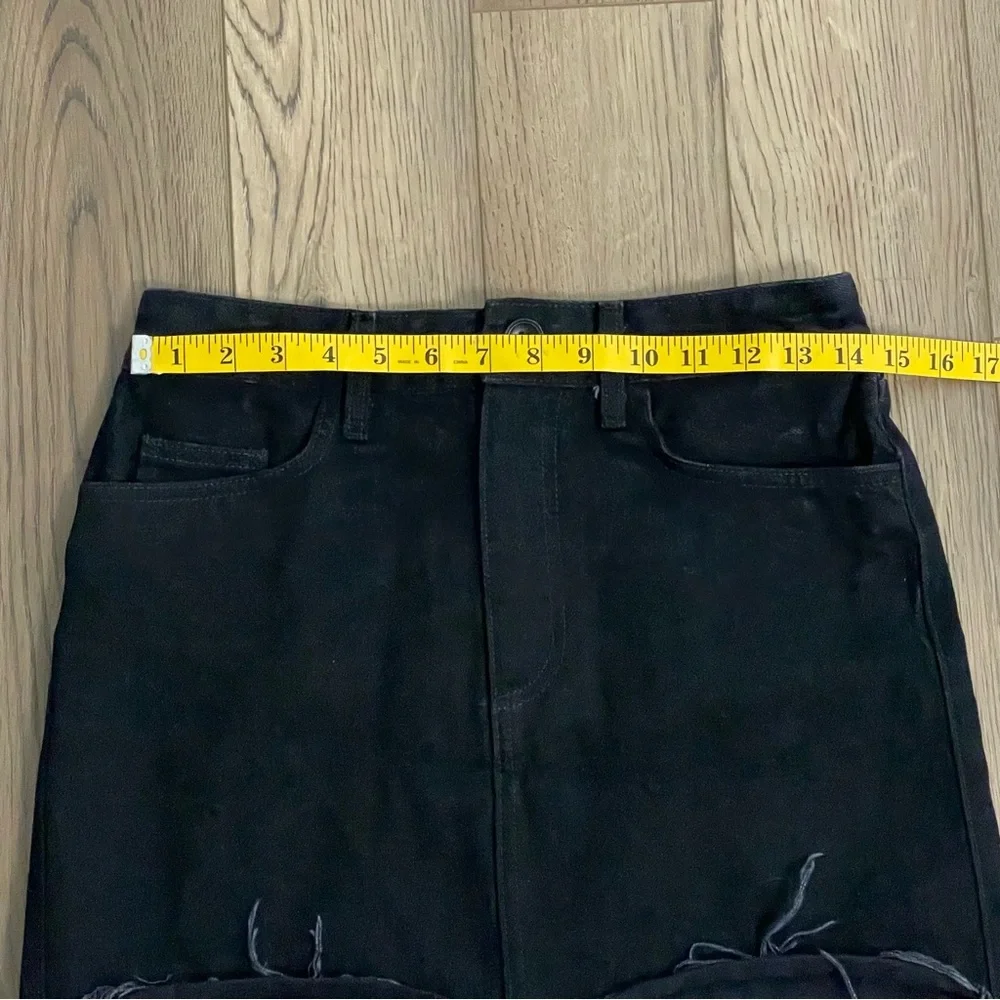 Carmar Black Mini Denim Skirt Raw Hem Women’s‎ 26